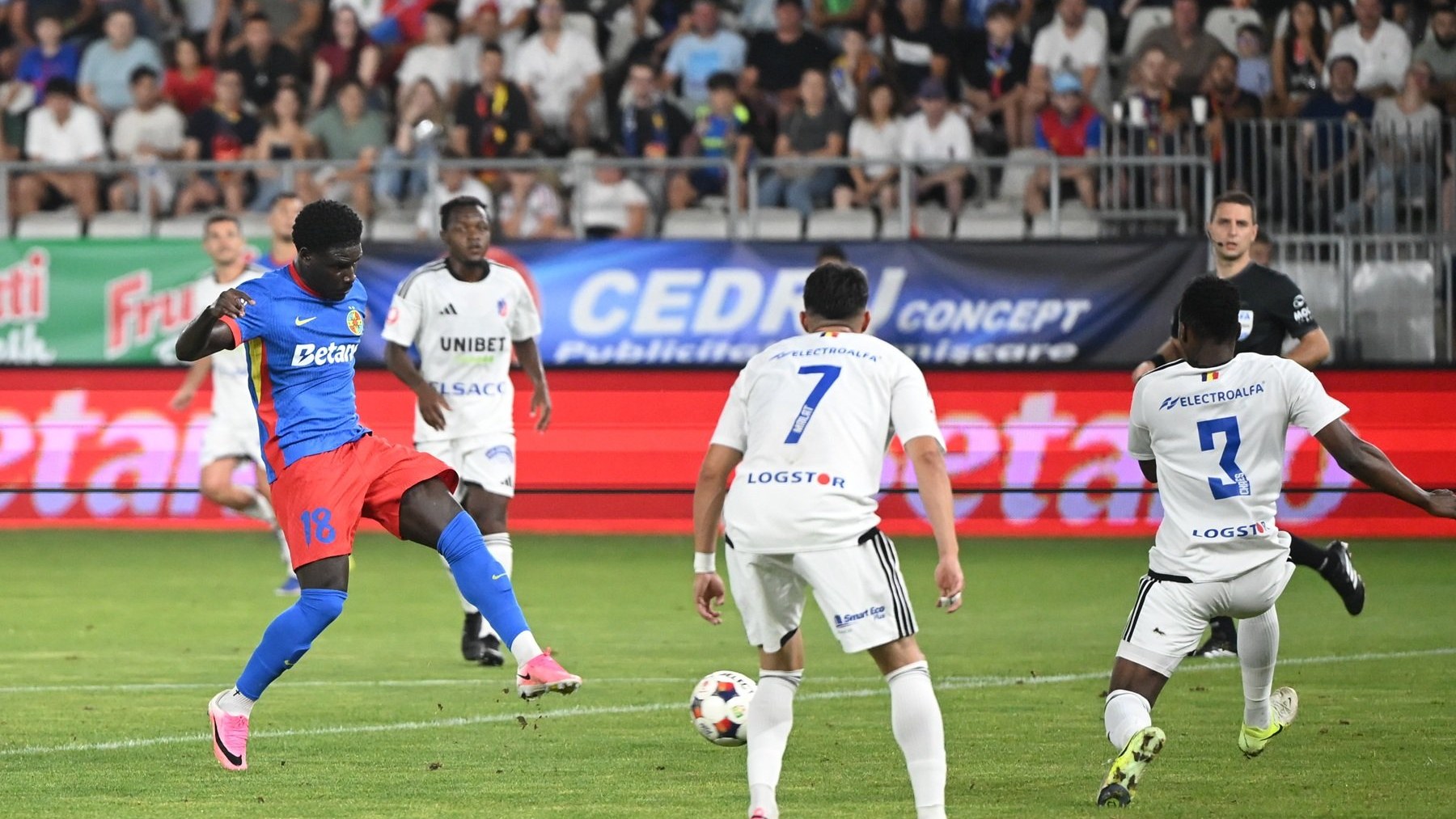 FCSB - Botoșani 3-2: Bîrligea aduce victoria în minutul 90+6 și trimite echipa pe primul loc