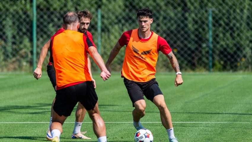 Antrenorul Csikszeredei, întrebat dacă demisionează: "Poate să vină și Mourinho"